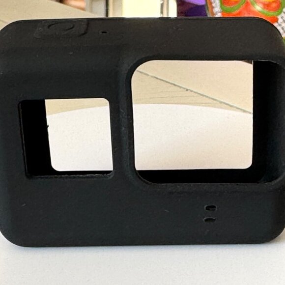 GoPro HERO7 Black 4K Waterproof Action Camera + Battery & Accessories Bundle - Picture 11 of 16